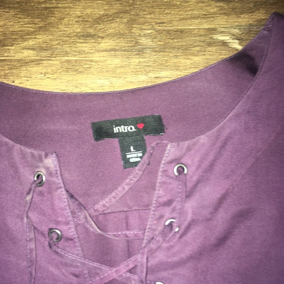 PLUM CRISS CROSS TOP - Picture 3 of 3